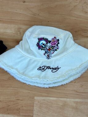 ED HARDY Women’s Faux Fur Lined Beige Bucket Hat